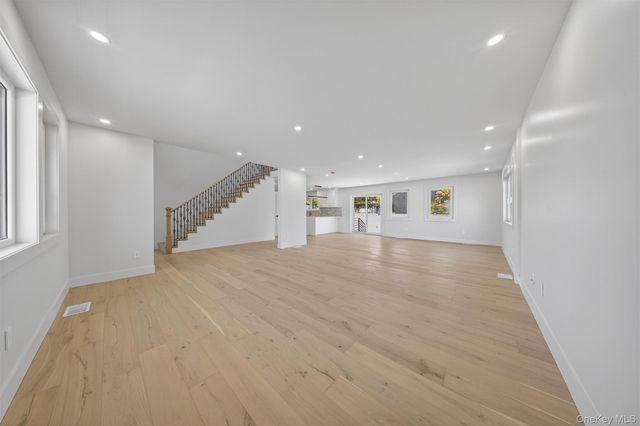 2 Lee Place, Old Bethpage, NY 11804