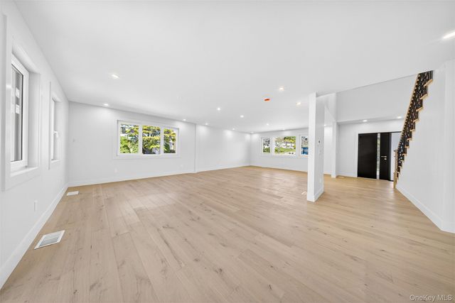 2 Lee Place, Old Bethpage, NY 11804