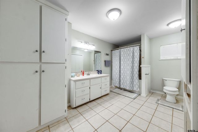 207 Lakeshore Dr., Palestine, TX 75801