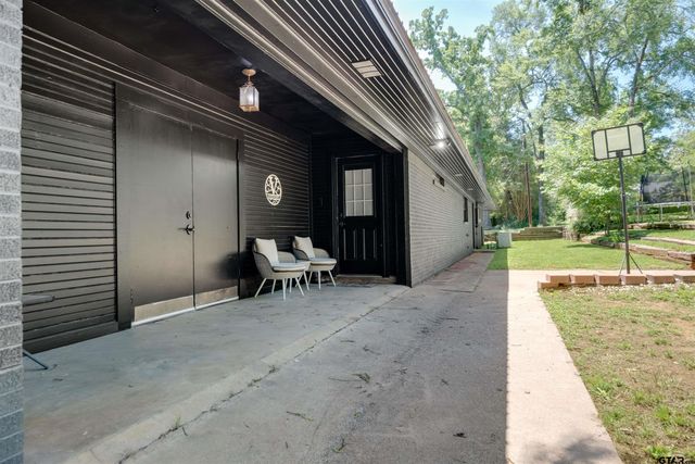 207 Lakeshore Dr., Palestine, TX 75801