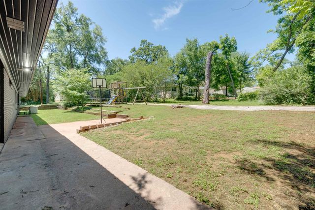 207 Lakeshore Dr., Palestine, TX 75801