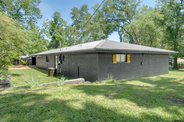 207 Lakeshore Dr., Palestine, TX 75801