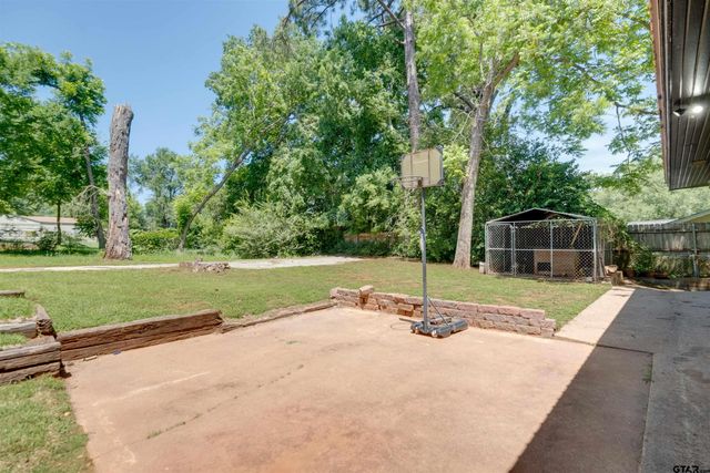 207 Lakeshore Dr., Palestine, TX 75801
