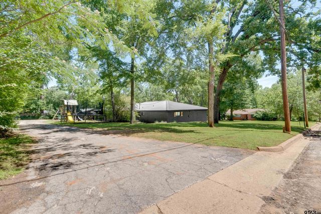 207 Lakeshore Dr., Palestine, TX 75801