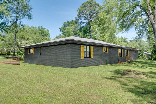 207 Lakeshore Dr., Palestine, TX 75801