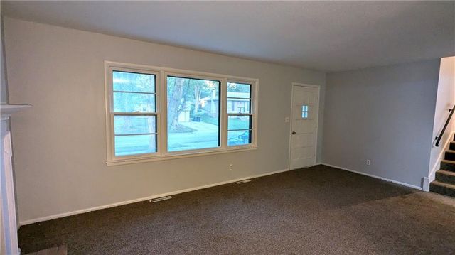 9320 OAKLAND Avenue, Kansas City, MO 64138