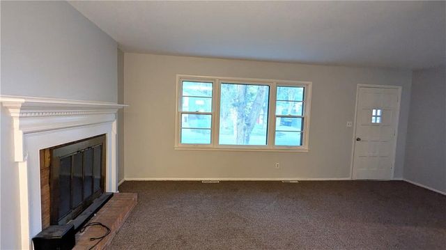9320 OAKLAND Avenue, Kansas City, MO 64138