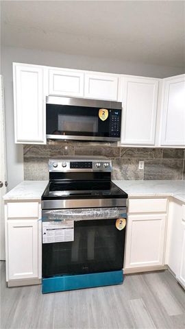 9320 OAKLAND Avenue, Kansas City, MO 64138