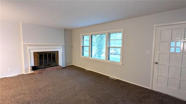 9320 OAKLAND Avenue, Kansas City, MO 64138