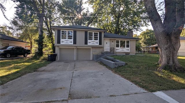9320 OAKLAND Avenue, Kansas City, MO 64138