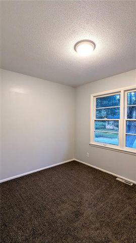 9320 OAKLAND Avenue, Kansas City, MO 64138