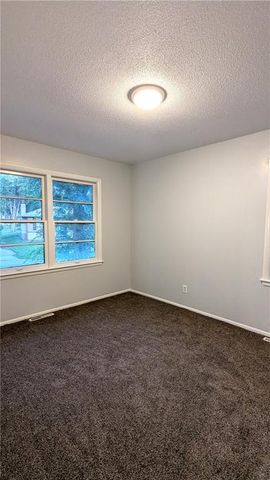 9320 OAKLAND Avenue, Kansas City, MO 64138