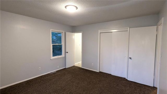 9320 OAKLAND Avenue, Kansas City, MO 64138