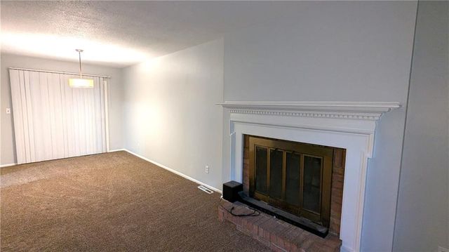 9320 OAKLAND Avenue, Kansas City, MO 64138