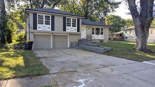 9320 OAKLAND Avenue, Kansas City, MO 64138