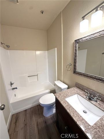 4307 W 142nd Street 12, Hawthorne, CA 90250