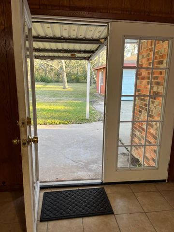 121 Mary Lane, Bacliff, TX 77518