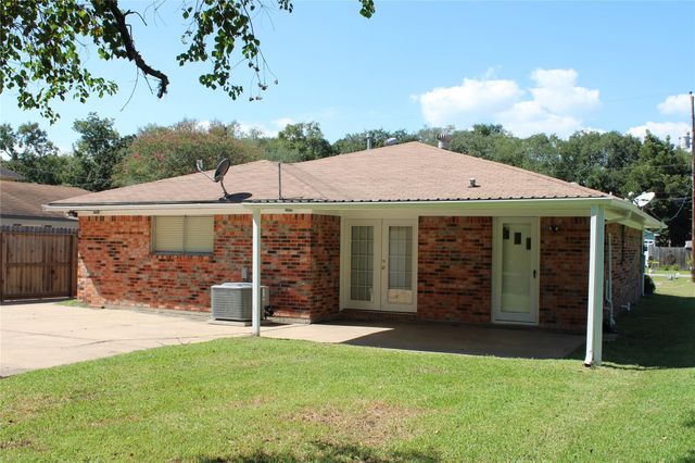121 Mary Lane, Bacliff, TX 77518
