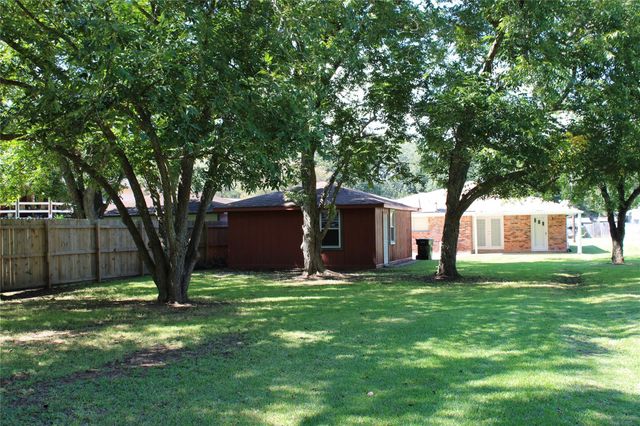 121 Mary Lane, Bacliff, TX 77518