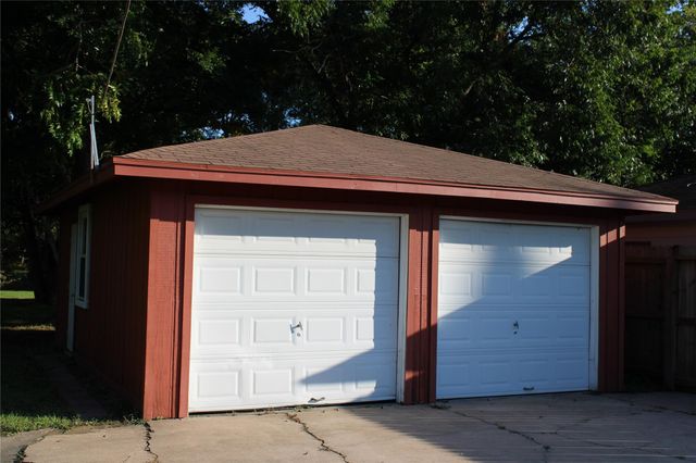 121 Mary Lane, Bacliff, TX 77518