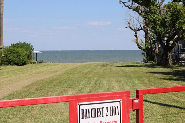 121 Mary Lane, Bacliff, TX 77518