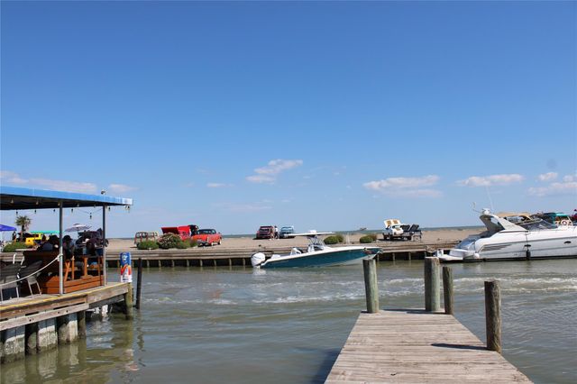 121 Mary Lane, Bacliff, TX 77518