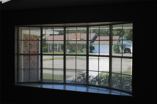 121 Mary Lane, Bacliff, TX 77518