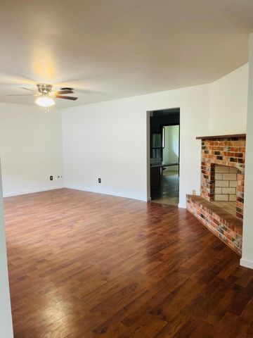 121 Mary Lane, Bacliff, TX 77518