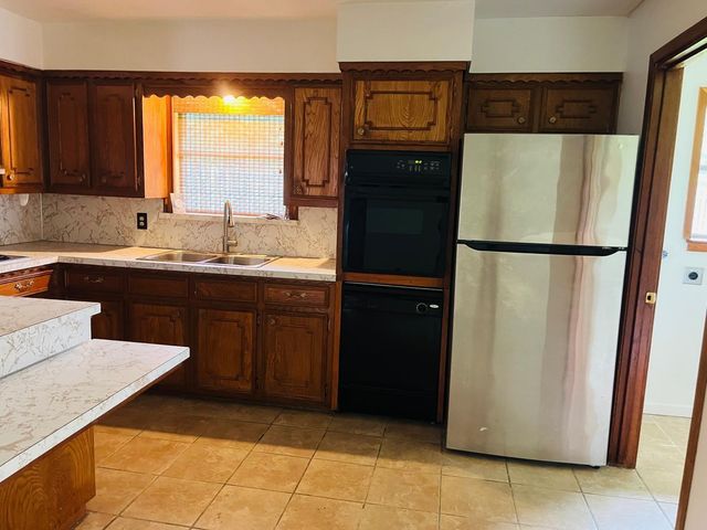 121 Mary Lane, Bacliff, TX 77518