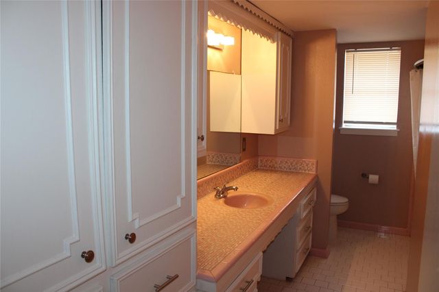 121 Mary Lane, Bacliff, TX 77518