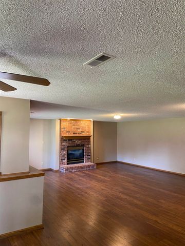 110 N Karren Ct, Wichita, KS 67212
