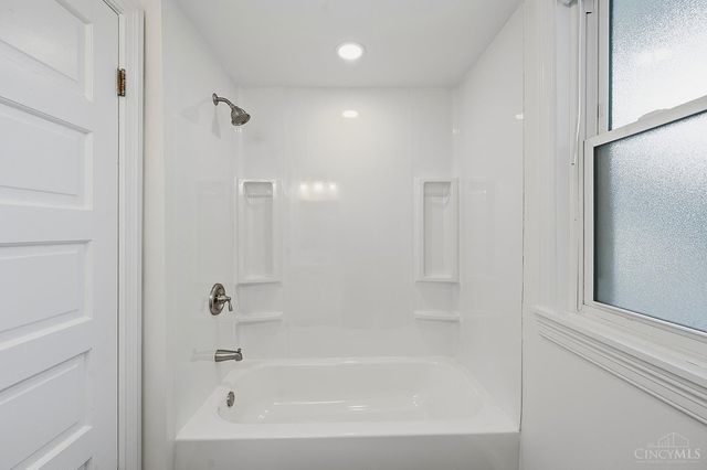 3559 Vista Avenue, Cincinnati, OH 45208