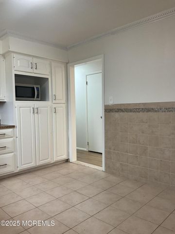 117 Greymoor Road, Howell, NJ 07731