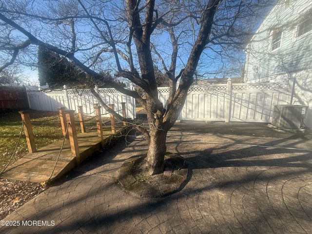 117 Greymoor Road, Howell, NJ 07731