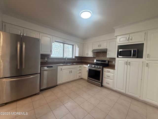 117 Greymoor Road, Howell, NJ 07731