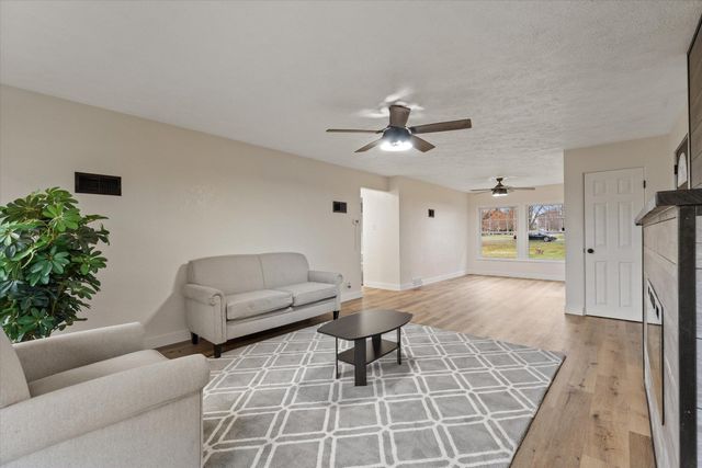 27644 E Fawn River Road, Sturgis Twp, MI 49091