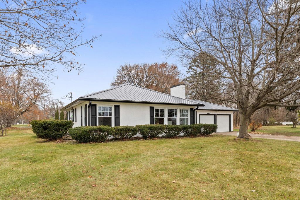 27644 E Fawn River Road, Sturgis Twp, MI 49091