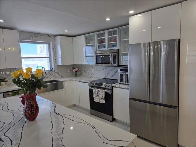 2750 NE 183rd Street 2205 T, Aventura, FL 33160