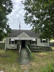 134 E Wilburn Avenue, Greenville, SC 29611