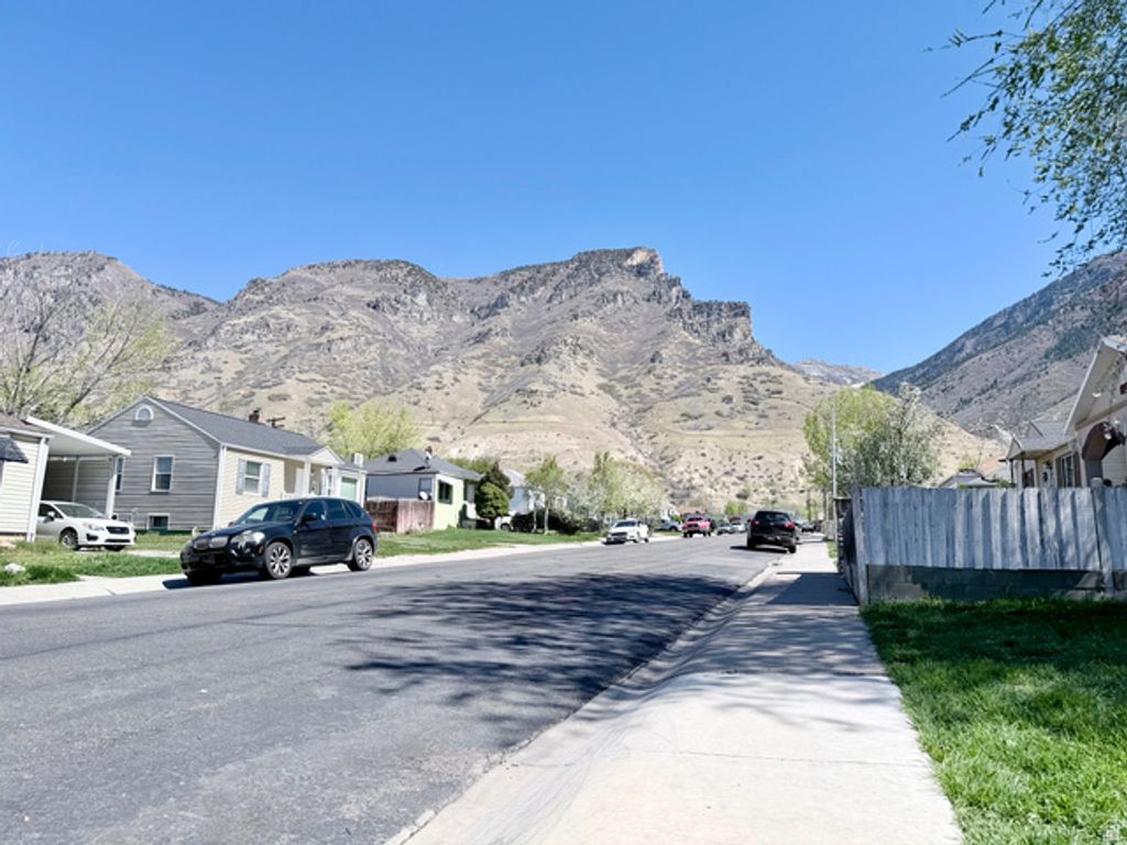 Image 4 of property listing at 1242 E 460 S, Provo, UT 84606