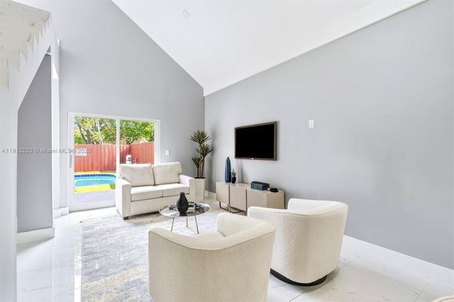 6884 NW 30th Ave, Fort Lauderdale, FL 33309