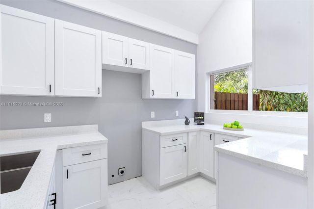 6884 NW 30th Ave, Fort Lauderdale, FL 33309