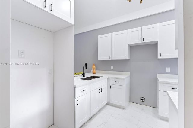 6884 NW 30th Ave, Fort Lauderdale, FL 33309