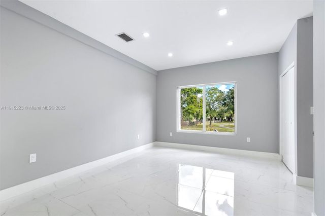 6884 NW 30th Ave, Fort Lauderdale, FL 33309
