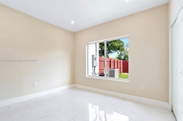 6884 NW 30th Ave, Fort Lauderdale, FL 33309