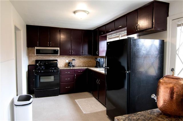 3805 Laurel Avenue, Kansas City, MO 64133