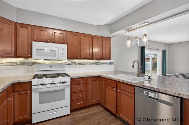 5210 WINDMILL RD, Cheyenne, WY 82009