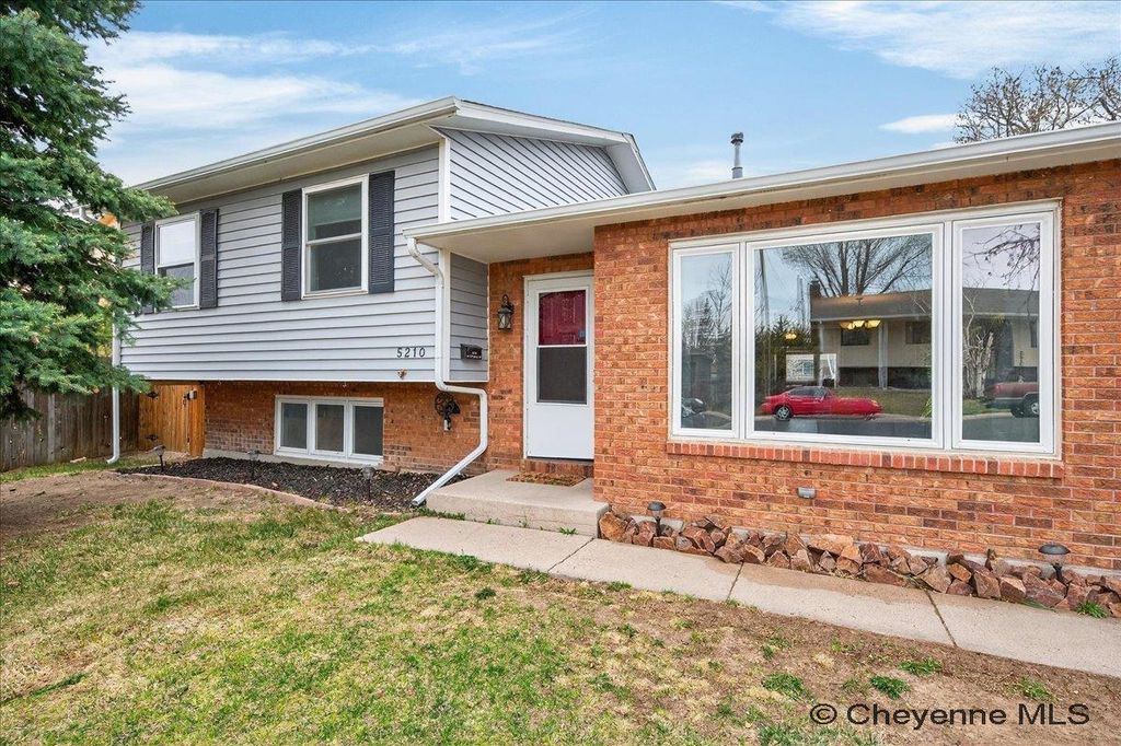 5210 WINDMILL RD, Cheyenne, WY 82009