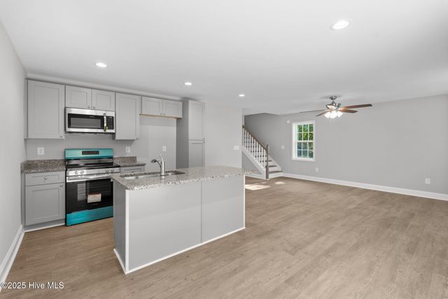 1100 W Massachusetts Avenue, Southern Pines, NC 28387