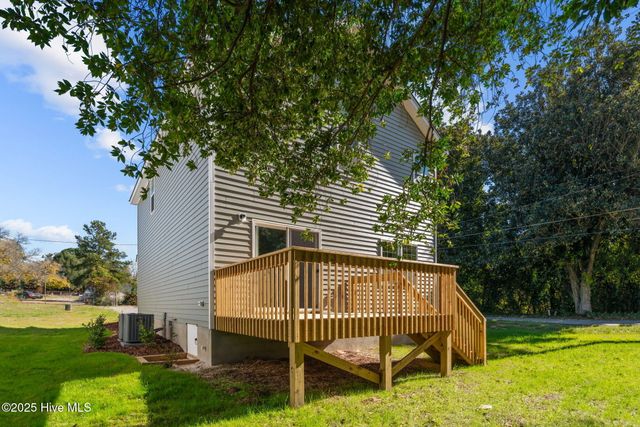 1100 W Massachusetts Avenue, Southern Pines, NC 28387